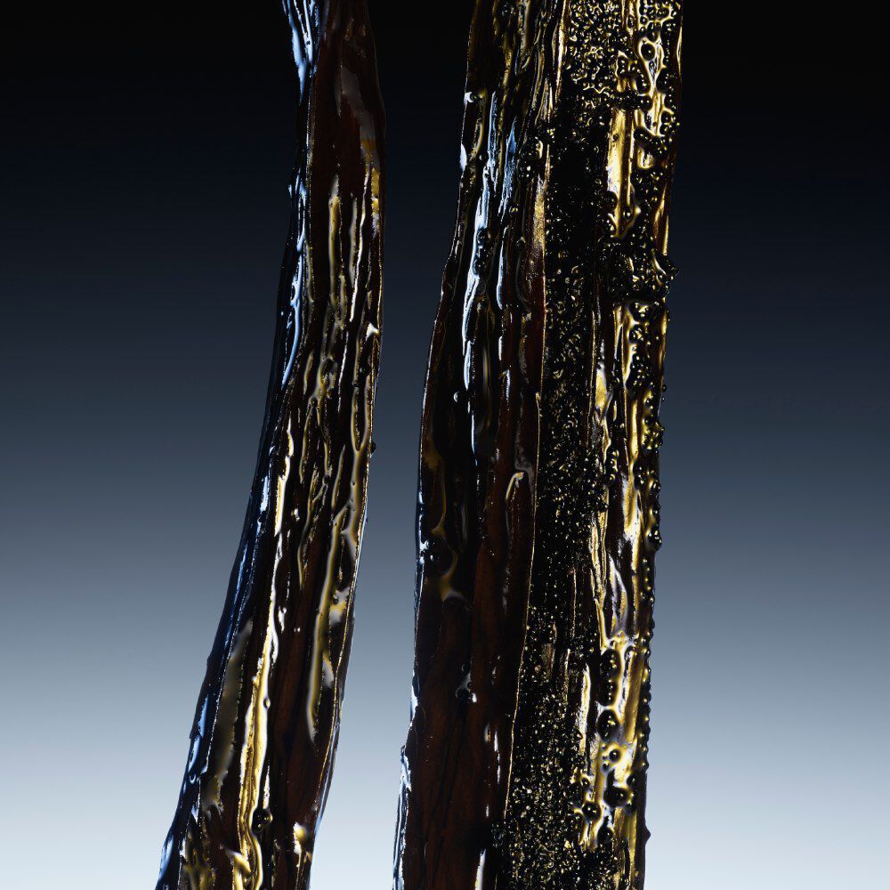 Abstract ingredient visual highlighting the vanilla accord ingredient of Wonder Bouquet