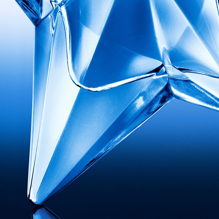 Close up image of the bottom left corner of Angel Eau de Parfum's bottle