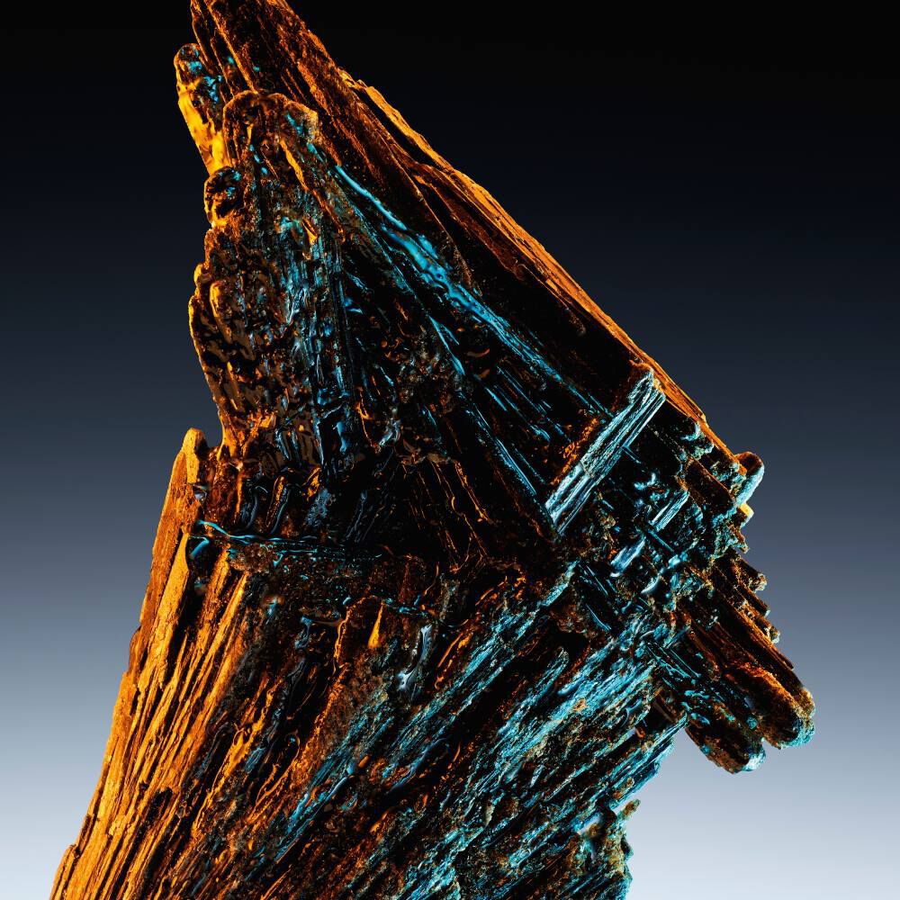 Abstract ingredient visual highlighting the Labdanum resinoid ingredient of Ambre Redoutable