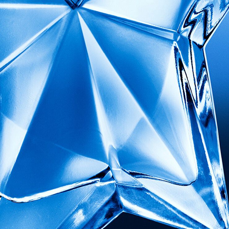 Close up image of the bottom right of Angel Eau de Parfum's bottle