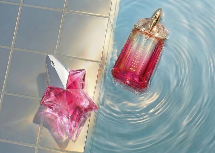 alien pulp and angel nova in theswimming pool